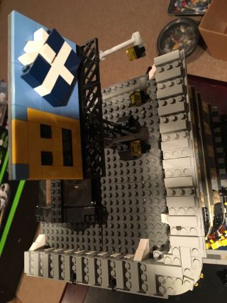 LEGO Creator Grand Emporium (10211) 7