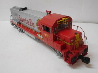 ARISTO - CRAFT ART - 22110 U25 - B Santa Fe Diesel Locomotive Lights,  Smoke G Scale 5