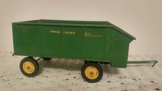 1/16 Ertl Farm Toy John Deere 112 Chuck Wagon With Cast Metal Wheels