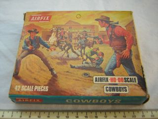 30 X Airfix American Cowboys,  Horses & Stands,  Blue Boxed (full - Set) Scale 1:72