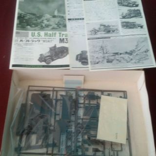 Bandai Model Kit 1/48th Scale WW2 U.  S.  Army M3A1 Halftrack Bags Inside 2