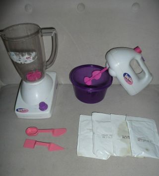 Hasbro Easy Bake Oven Hand Mixer And Blender Comes With Frosting & Cake Mixes