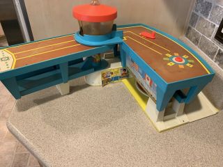 1972 Fisher Price Little People Vintage Airport Playset 966 - Pre - Owned