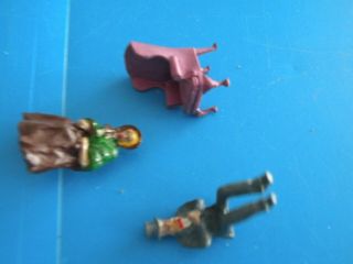 Man woman sitting on chair mini doll metal toy figures train layout soldiers B49 3