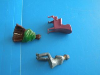 Man woman sitting on chair mini doll metal toy figures train layout soldiers B49 4