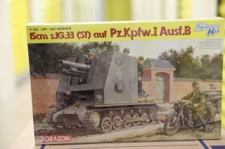 Pz.  Kpfw.  I Ausf.  B 15cm S.  I.  G.  33 1/35 Dragon Smart Kit