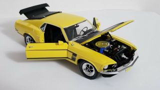 Highway 61 / Dcp 1969 Ford Mustang Boss 302 Yellow 1/18 Scale
