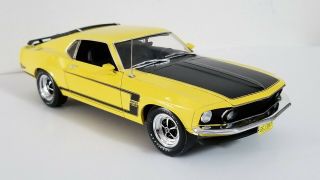 Highway 61 / DCP 1969 Ford Mustang Boss 302 yellow 1/18 scale 3
