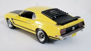 Highway 61 / DCP 1969 Ford Mustang Boss 302 yellow 1/18 scale 5