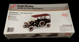 JLE FORD MODEL T 1912 DEPOT HACK CAR AUTOMOBILE METAL MODEL KIT BOX 2