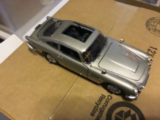 Danbury 1:24 Scale 1964 Aston Martin DB5 Saloon - James Bond,  007 Version 5