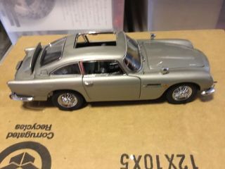Danbury 1:24 Scale 1964 Aston Martin DB5 Saloon - James Bond,  007 Version 6