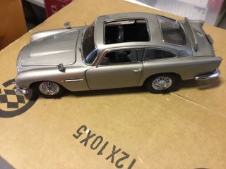 Danbury 1:24 Scale 1964 Aston Martin DB5 Saloon - James Bond,  007 Version 7