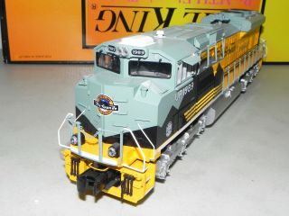 MTH 30 - 2877 - 1 Denver & Rio Grande SD79ACe Powered Diesel Locomotive LNIB 3