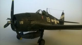 Built 1/72 scale WW2 US Navy Fighter Aircraft Grumman F6F Hellcat 6