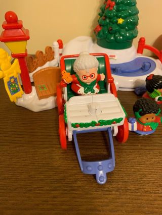 Fisher Price Little People Christmas Village Main Street lights & sounds 2