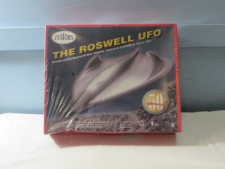 Testors 1:48 The Roswell Ufo 50th Anniversary Model Kit 555