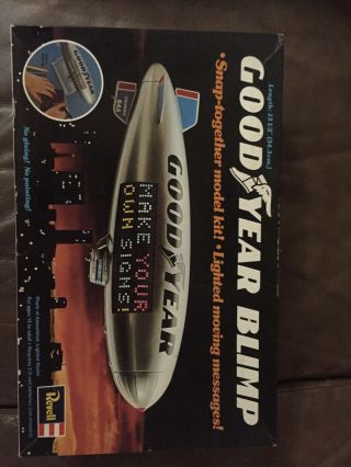 Revell 1975 - 1977 Goodyear Blimp Snap - Together Model Kit Lighted Moving Messages