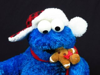 Gund Cookie Monster Plush 18 " Sesame Street Red Scarf Hat Gingerbread Man Blue