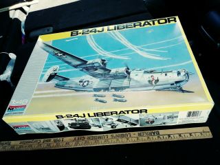 Monogram B - 24j Liberator Plastic Model Airplane Kit 5608 1:48 Scale T77