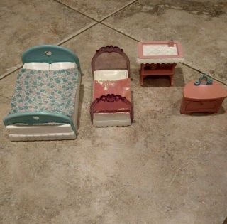 Fisher - Price Loving Family Dollhouse Bedroom Beds 1993 Vanity & Changing Table