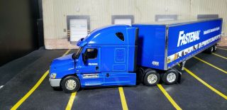DCP 1/64 Diecast Promotions 33861 Fastenal Freightliner Cascadia Evo Internal 3