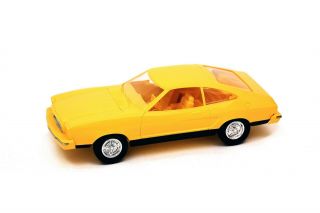 Vintage Amt 1975 Ford Mustang Ii Mach 1 Dealer Promo Car Yellow