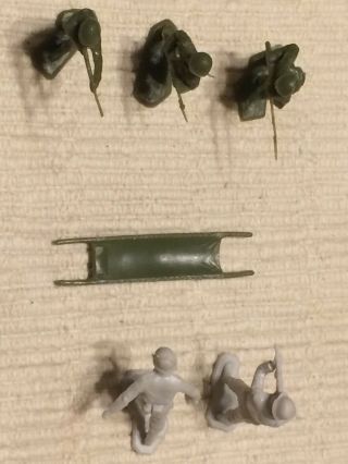 Vintage 1963 Louis Marx & Co 6 Piece Toy Soldiers Plastic Army Men Wwii