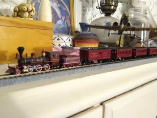 N Scale Atlas 2 - 6 - 0 Drgw Locomotive And 4 Roundhouse 34 Ft Drgw Passenger Cars