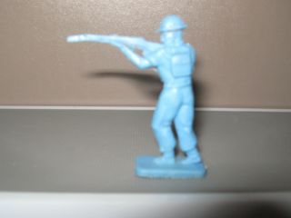 Woolworths vintage 60 ' s Aussie flat soldier 1/35 Standing shooter blue rare VG 2