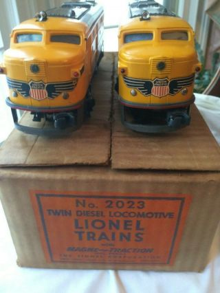Vintage Lionel O Gauge Union Pacific Model 2023 Engine And Dummy