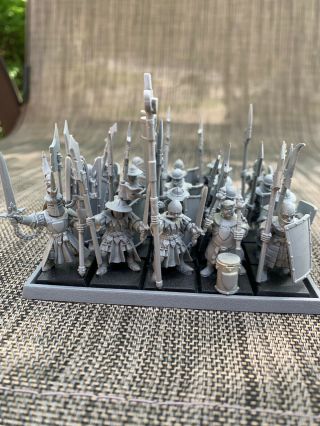 Warhammer Fantasy Bretonnian Men - At - Arms Unit W/tray