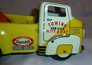 VINTAGE WYANDOTTE TOY YELLOW & WHITE TOWING SERVICE TRUCK - PRESSED STEEL 8