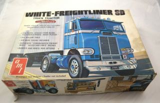 Amt White - Freightliner Sd Truck Tractor Model Kit Un - Assembled