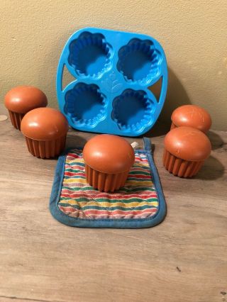 Fisher Price Fun With Food 5 Muffins Or Cupcakes,  1 Pan,  1 Oven Mitt 1987 Toys