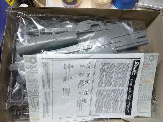 Revell 1/32nd scale F - 14 Tomcat 5