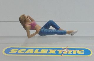 Vintage Style Relaxing Girl In Jeans For Scalextric Airfix Ninco Scx Fly,  1.  32