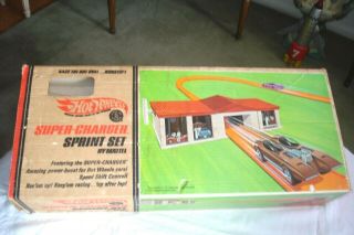 1968 Mattel Hot Wheels Charger Sprint Set Complete W/ Beatnik Bandit Car