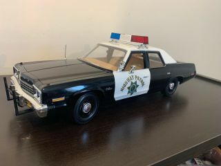 Auto World 1975 Dodge Monaco Chips 1/18 Police California Highway Patrol