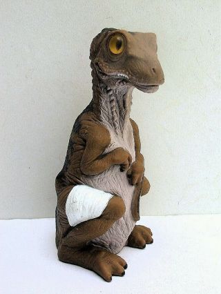 Hasbro 1997 Jurassic Park Lost World T - Rex Hatchling Jp.  56