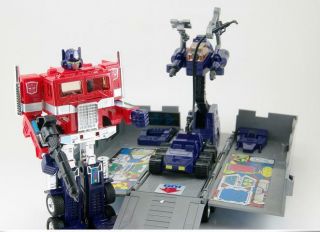 Transformer G1 Optimus prime Red reissue Gift 4