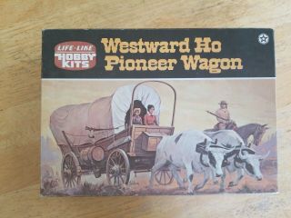 Life - Like Hobby Model Kits (2) Westward Ho Pioneer Wagon,  Wells Fargo Stagecoach 2