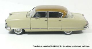 Sunstar Platinum 1/18 1952 Nash Ambassador Airflyte 2 - Tone