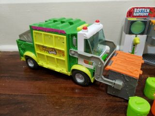 GROSSERY GANG and TRASH PACK Playsets Yucky Mart,  Garbage Truck,  Figures & More 5