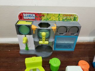 GROSSERY GANG and TRASH PACK Playsets Yucky Mart,  Garbage Truck,  Figures & More 8
