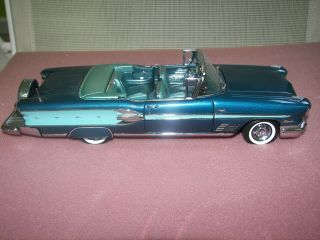 Danbury 1:24 1958 Pontiac Bonneville Convertible Metallic Blue & Turquoise