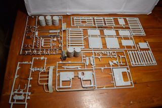 AMT 1/25 C600 Ford Stake Body & International Paystar 5000 2 Chassis & Parts Kit 8