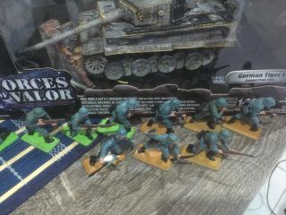 forces of valor 1 32 Tiger 1.  With Ten German And Ten British Deetail 3