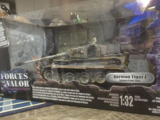 forces of valor 1 32 Tiger 1.  With Ten German And Ten British Deetail 4