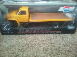 Highway 61 Collectibles 1975 Heavy Duty Flatbed 1/16 Big Block 427 V - 8 Engine